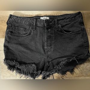 Women’s forever 21 denim cut off black jean shorts size US 29 like new!